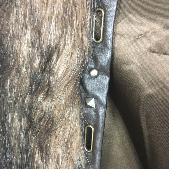 BB Dakota Gold Metal Studs Faux Leather Brown Faux Fur Vest Pockets Small NWT - Picture 4 of 16